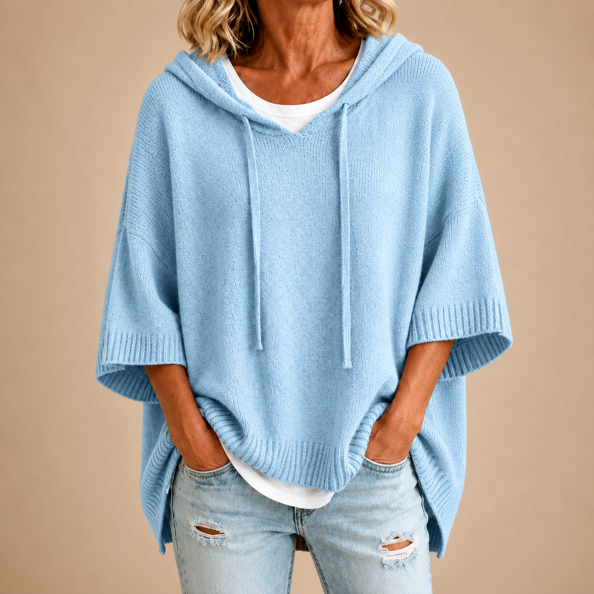 Lucyna™ | Dziergane Poncho z Kapturem — Jasnoniebieskie
